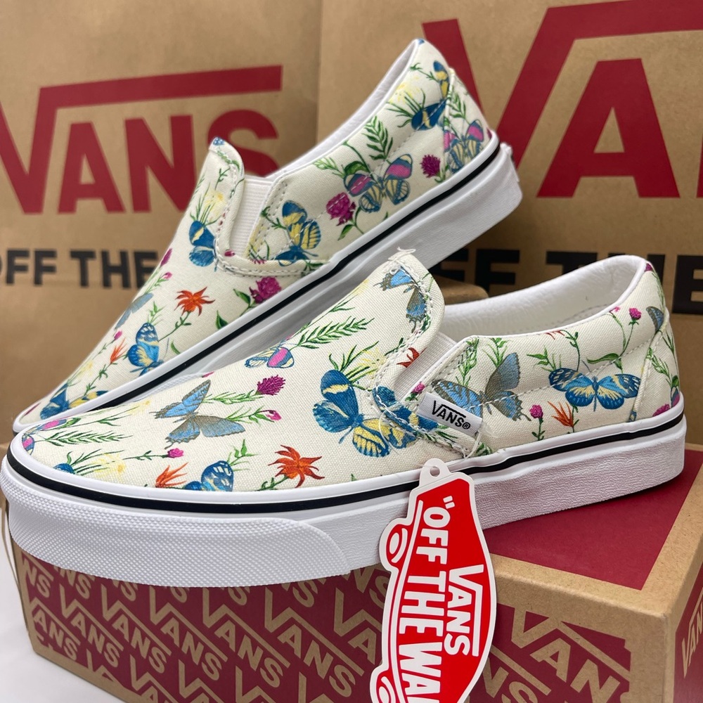 Vans Men's Classic Slip-On Butterfly Floral Marshmallow Sneakers
VN0A5AO8UC0 - Picture 12 of 16